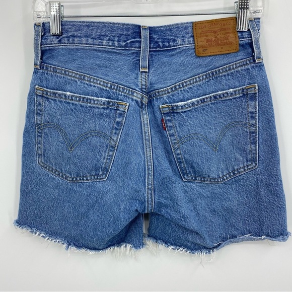 Levi's® Premium 501® Mid Thigh Women’s Shorts 25 Medium Wash - Picture 2 of 7